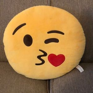 KISSY FACE PILLOW!